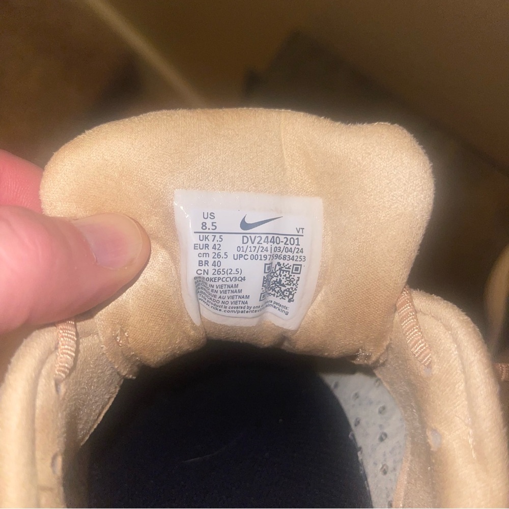 SOLD ON CROSSPOST Nike Lunar Roam Sneakers in Beige and Black - Picture 5 of 5